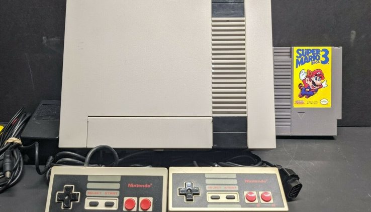 Nintendo Leisure System NES Console Grey with Gargantuan Mario 3 2 Controllers