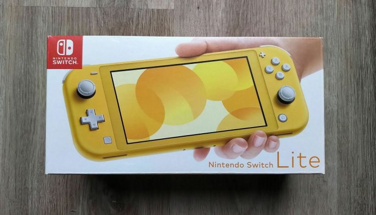 Nintendo Swap Lite 32GB Console – Yellow Rapid Transport – NEW