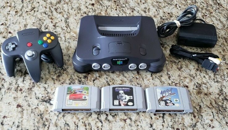 NINTENDO 64 CONSOLE Complwete w/Obliging Controllers & 3 Video games Tested Working
