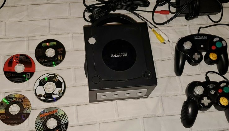Working tested Nintendo gamecube console bundle with 5 video games