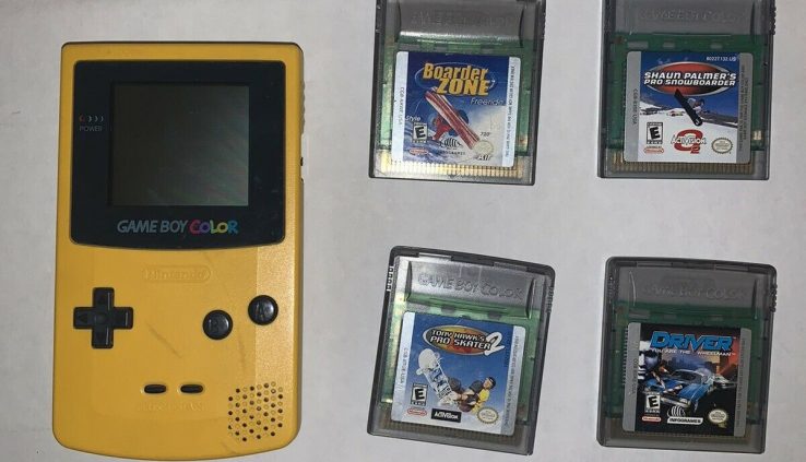 Yellow Nintendo Gameboy Coloration (no Sound) With 4 Video games