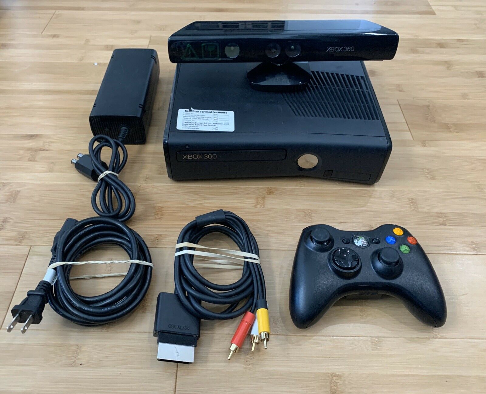 Microsoft Xbox 360 4GB 1439 Console Bundle w/ Kinect & Controller