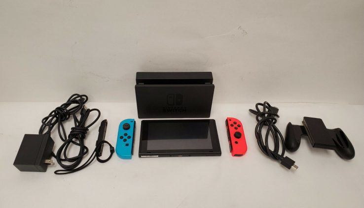 Nintendo Swap HAC-001 32GB Console –  8/L73852A