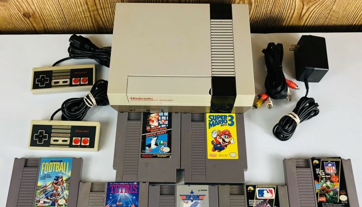 Nintendo (NES) with Original 72 PIN, 7 Games & 2 Controllers Mario 3 Tetris High Gun