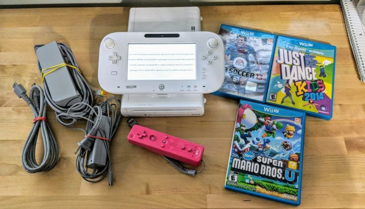 Nintendo Wii U 8gb White System Bundle w/ Games, Cables, and More!