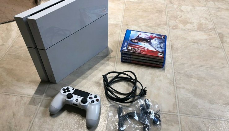 Sony PlayStation 4 Launch Model 500GB Glacier White Console