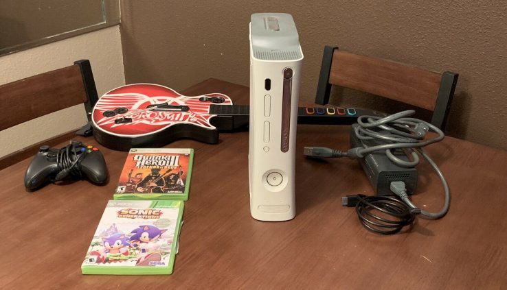 Microsoft Xbox 360 Expert System Bundle 20GB HDD White Console.