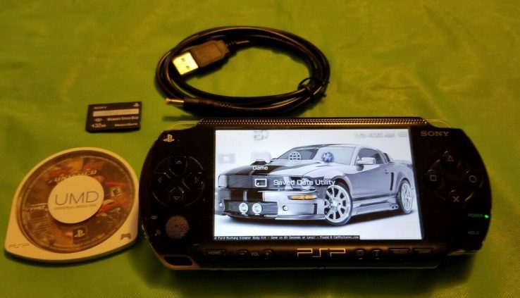 SONY PLAYSTATION PORTABLE PSP~NEAR MINT !!~NEW BATTERY~NEW CHARGER~MEM CARD~GAME