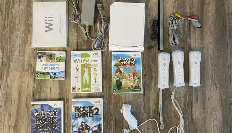 Nintendo Wii Console RVL-001 White w/3 Remotes, 1 Nunchuck And Video games TESTED