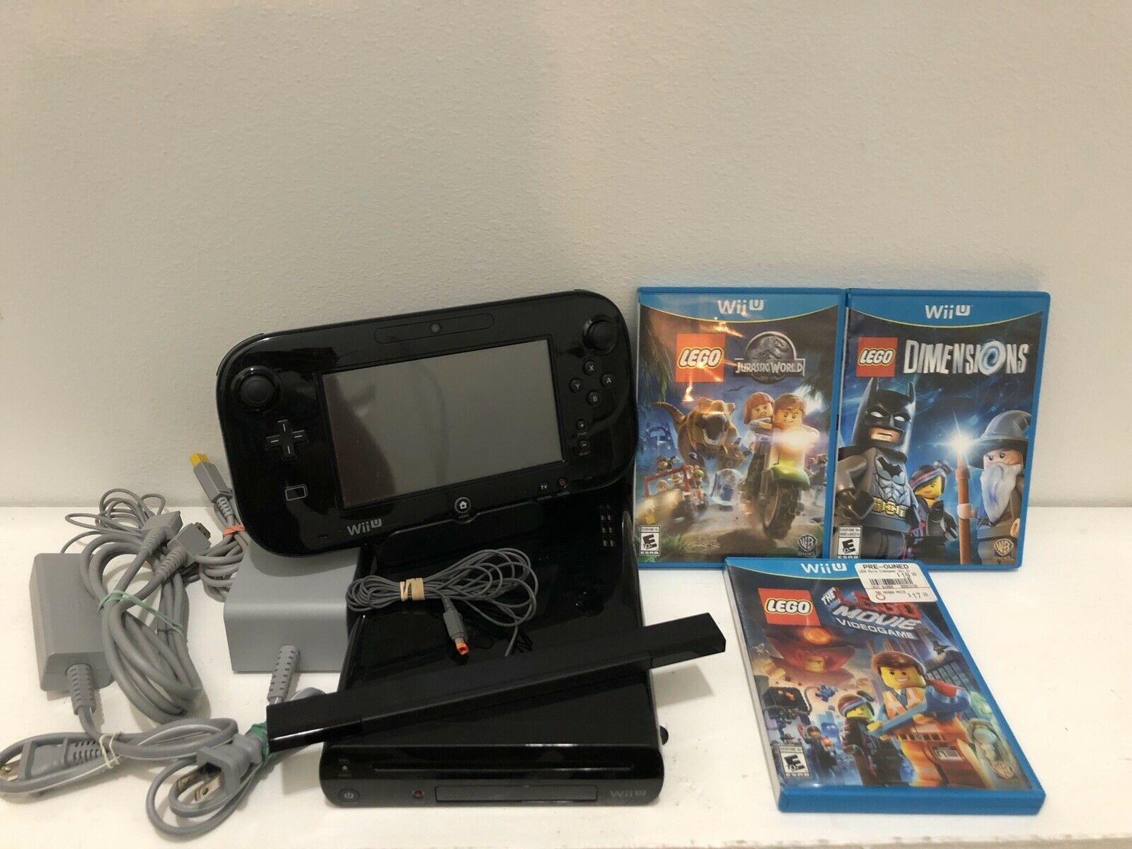 Black Nintendo Wii U 32GB System Console Total Recreation Pad and Games