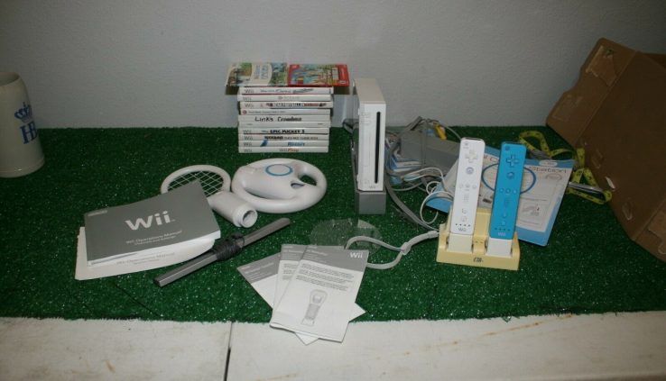 Nintendo Wii Console RVL-001 w/ 10 games, controllers, Advantageous Mario Bros.