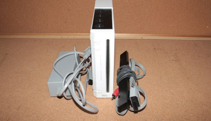 Nintendo Wii White Console RVL-001 w/ All Cords