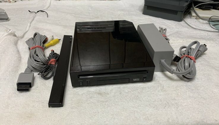 Sunless Nintendo Wii CONSOLE W/ Cords And Sensor Bar RVL-101 Examined