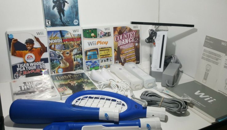 Nintendo Wii Console Bundle with 7 Games ,2 Controllers  2 Chucks, And plenty others.