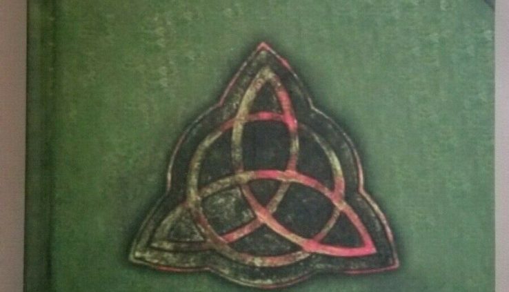 Charmed 478 Web deliver Book of Shadows by Christopher M. Whelan (English) Hardcover