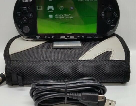 Sony PSP 3001 Piano Sunless Handheld Machine w/ 2GB Memory Stick USB Cable Tested