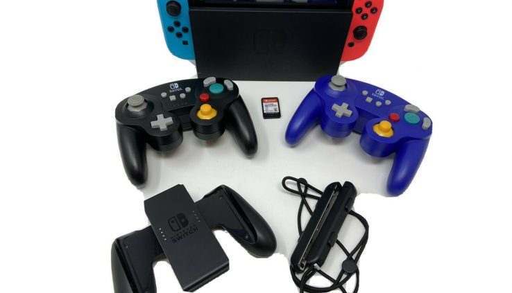 Nintendo Swap Console + x2 Wireless Gamecube Controllers + Smash Bro’s Bundle